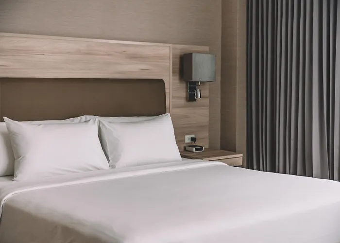 Adelphi Hotel 4*