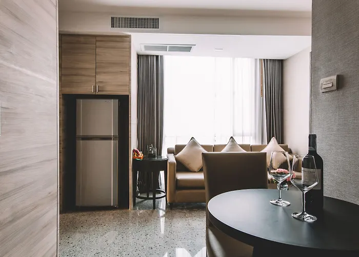 Adelphi 4*