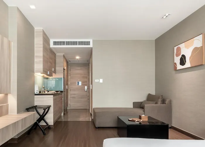 Adelphi Hotel