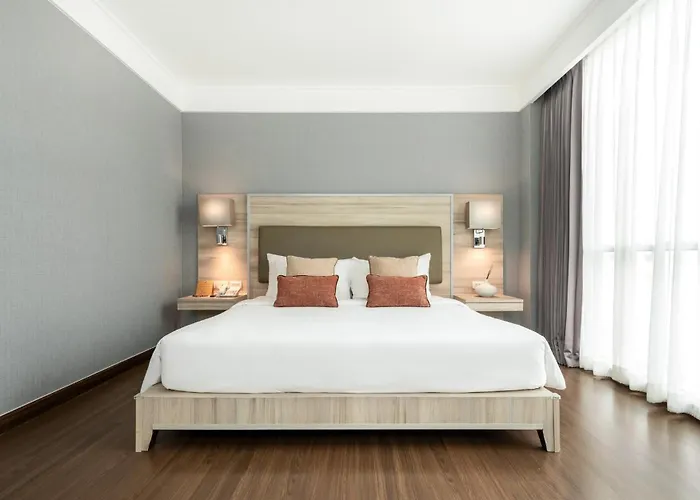 Adelphi 4*