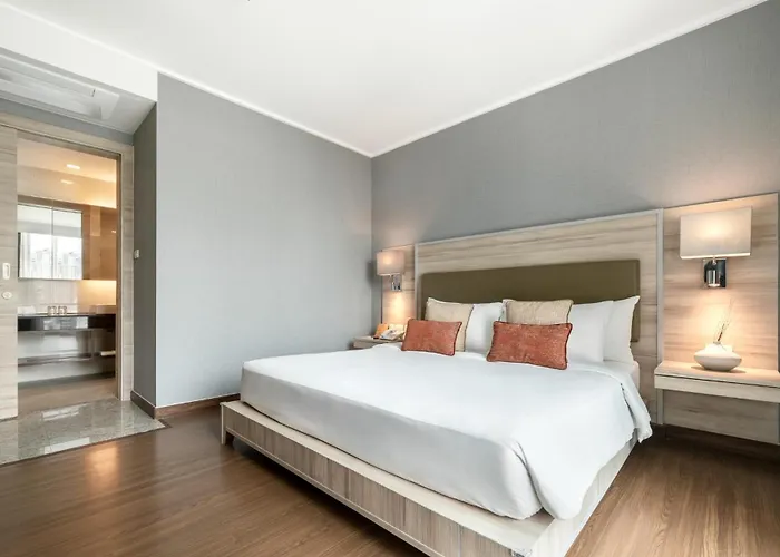 Adelphi 4*