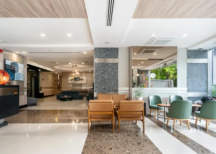 Adelphi 4* Bangkok