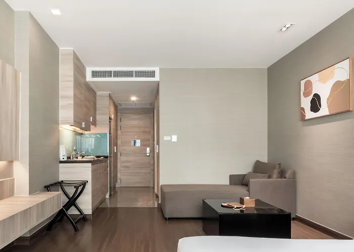 Adelphi 4*